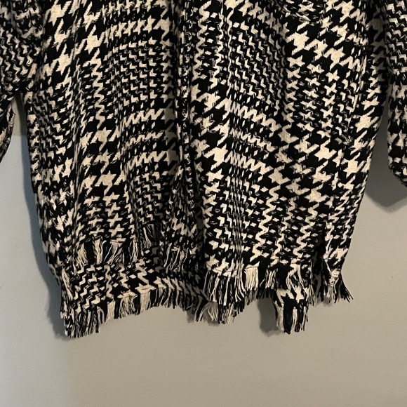 Stitch + Feather Robin Herringbone Shacket - Picture 4 of 5